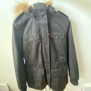 Women’s Levi’s Sherpa jacket with fur hood Size M